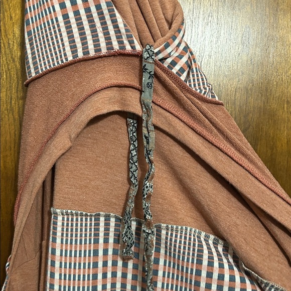 SugarFox Casual Striped Women's Sweatshirt with Hood in Brown and White - Picture 5 of 5